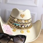 Ref 4-2 Sombrero vaquero Bichota blanco corazón dorado